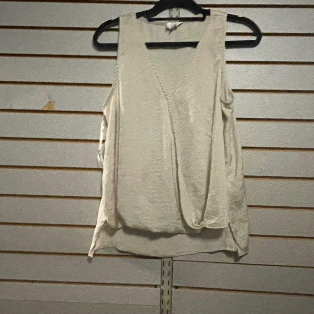 Olive and Oak Cream Sleeveless Surplice V-Neck Silken Blouse Womens Large